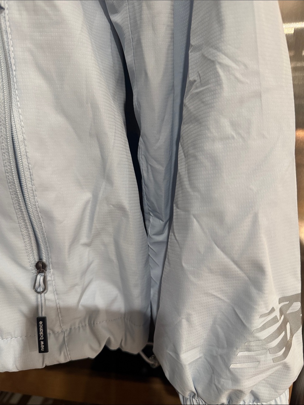 New Balance Women’s Hooded Windbreaker Jacket Light Blue Size M Lightweight Full - Picture 4 of 8